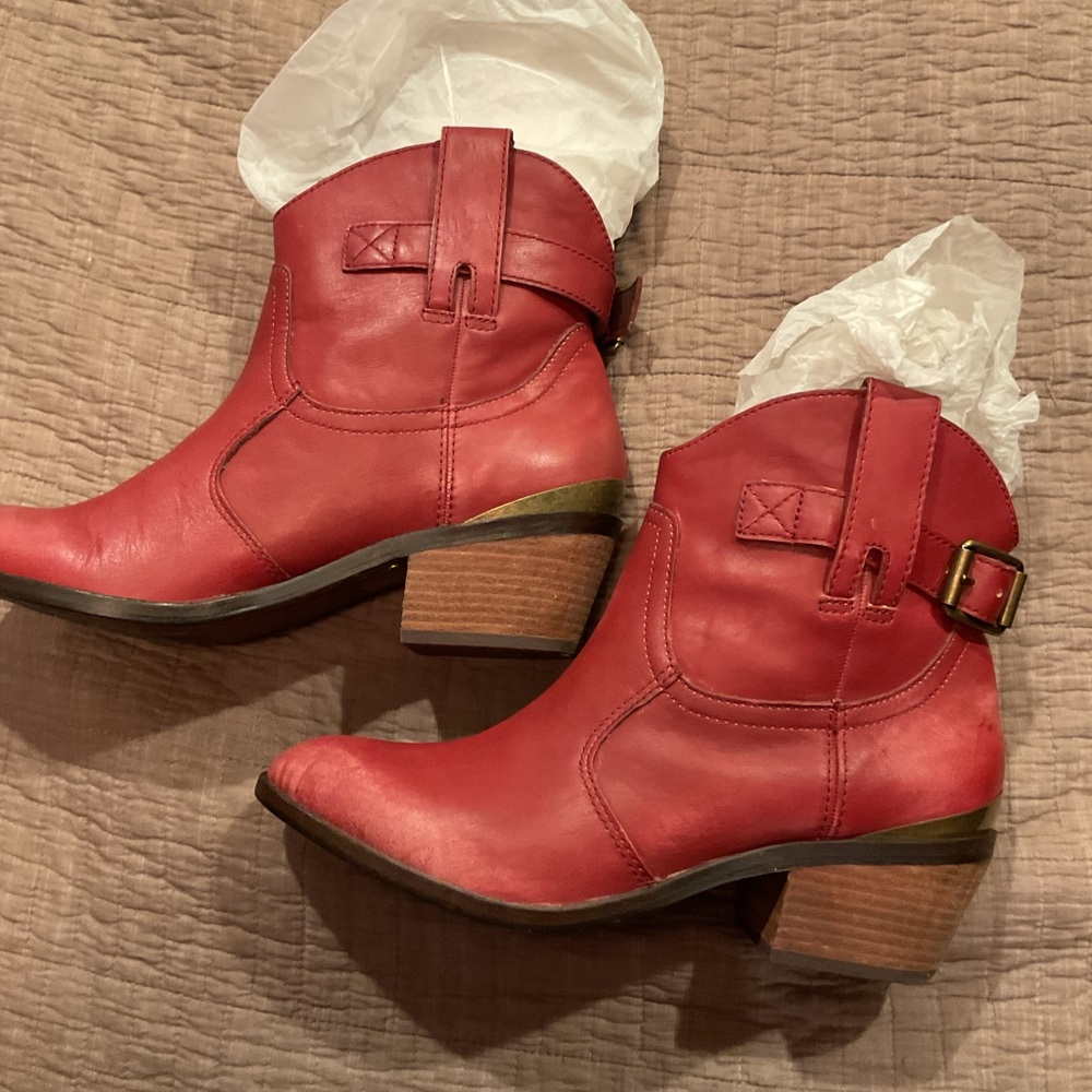 Boots. Red - Picture 2 of 3